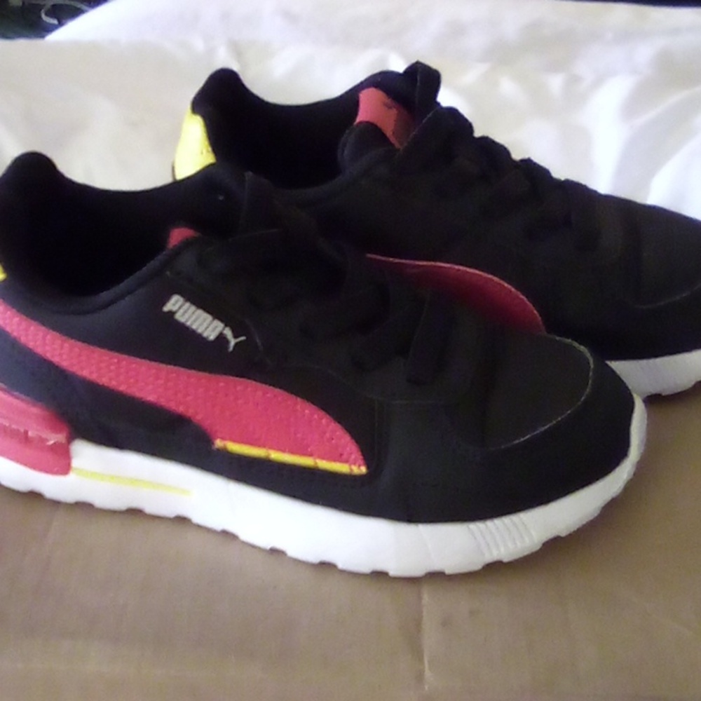 Puma Boys Shoes size 12.5